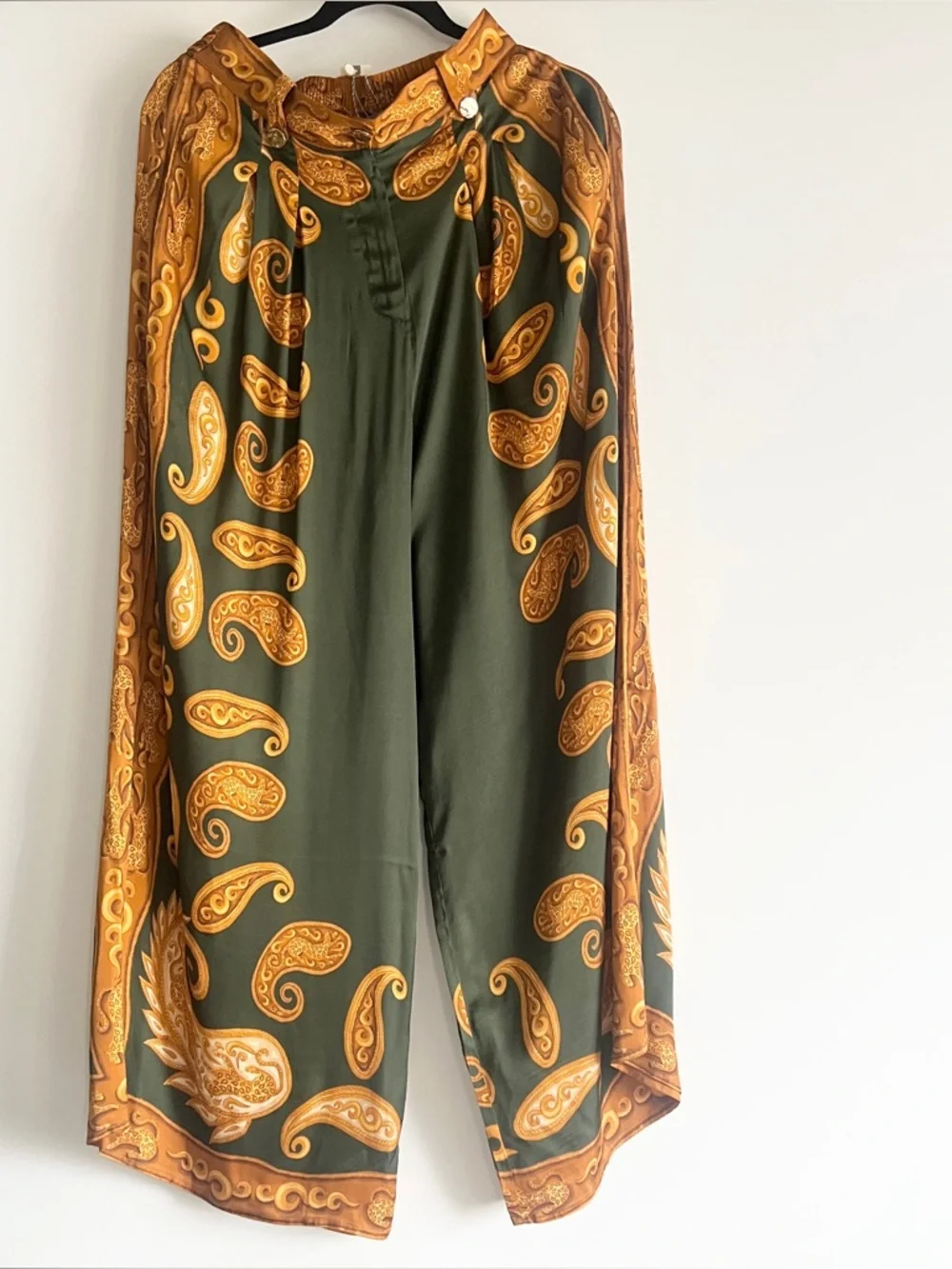 FARM Rio Olive Green Wide-Leg Pants with Golden Paisley Print Size Small NWT